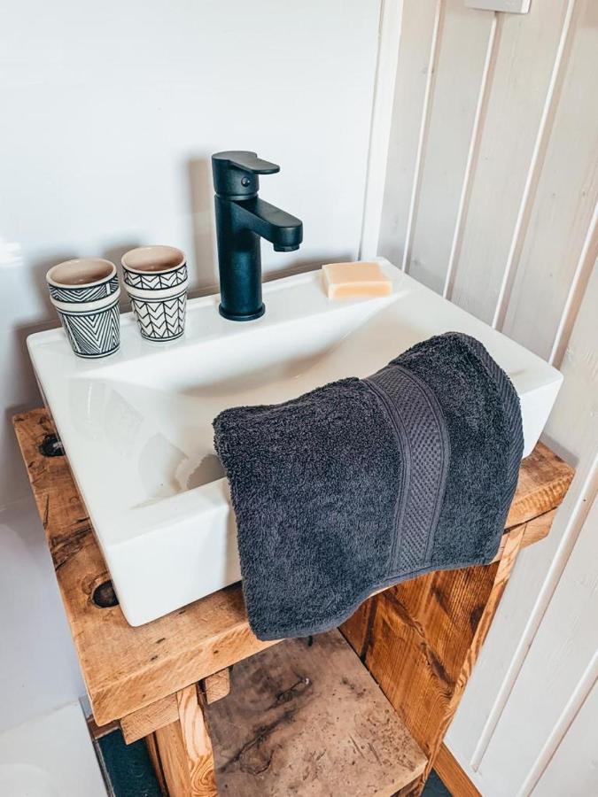 Joly Tiny House Hotel Оверайсе Екстериор снимка
